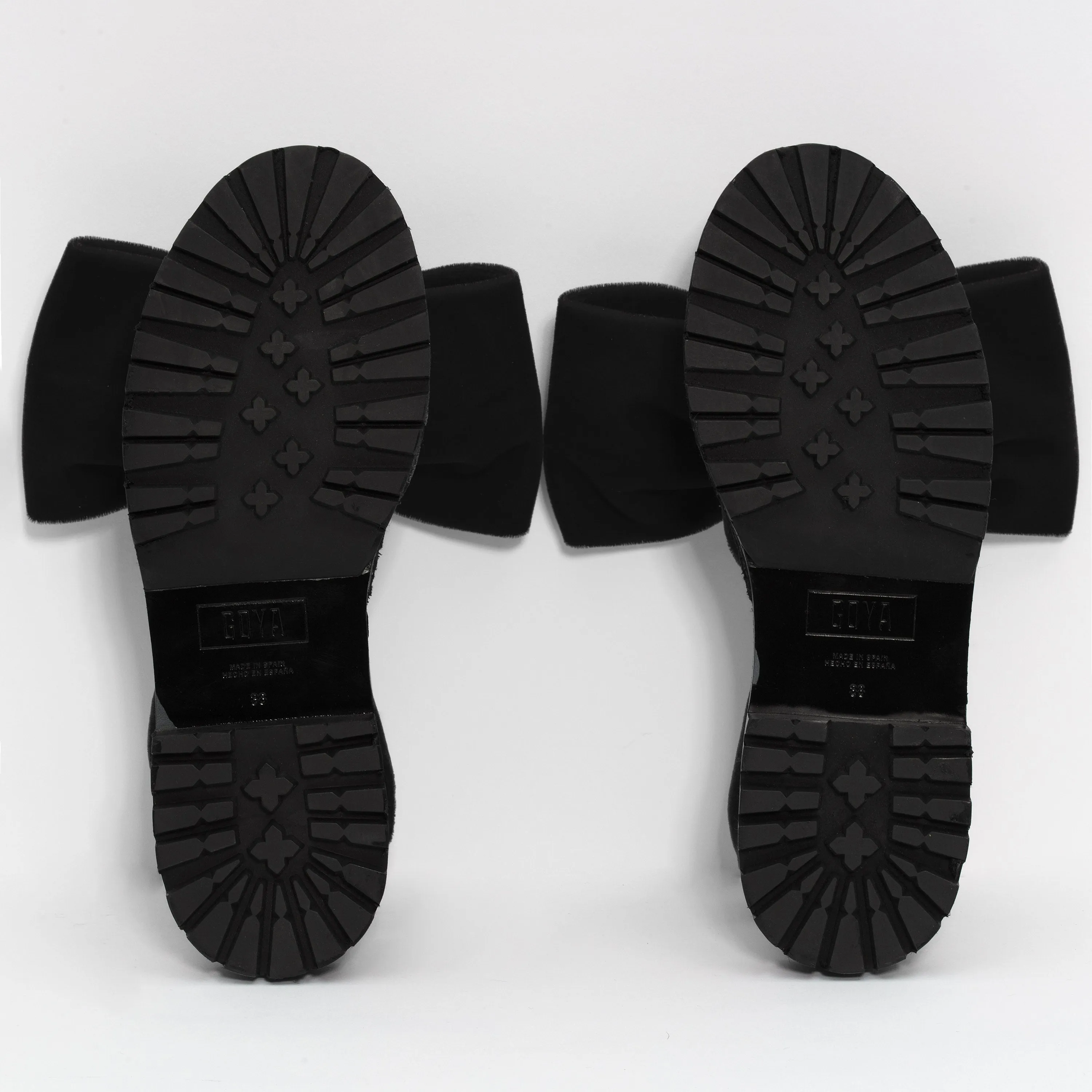 GOYA Black Velvet Bow