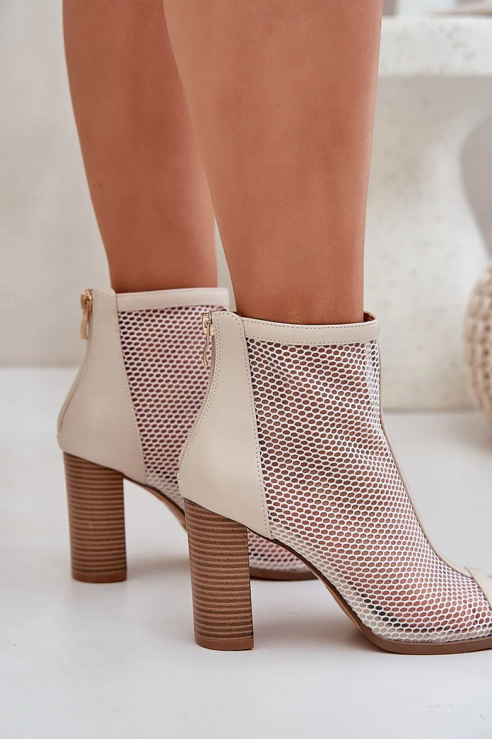 Heel sandals Step in style