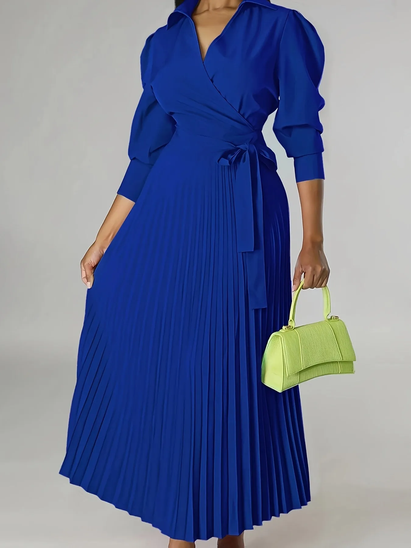 Margeaux - Elegant pleated dress with a V-neck and bow