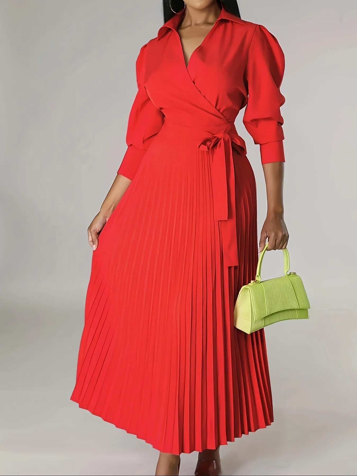 Margeaux - Elegant pleated dress with a V-neck and bow