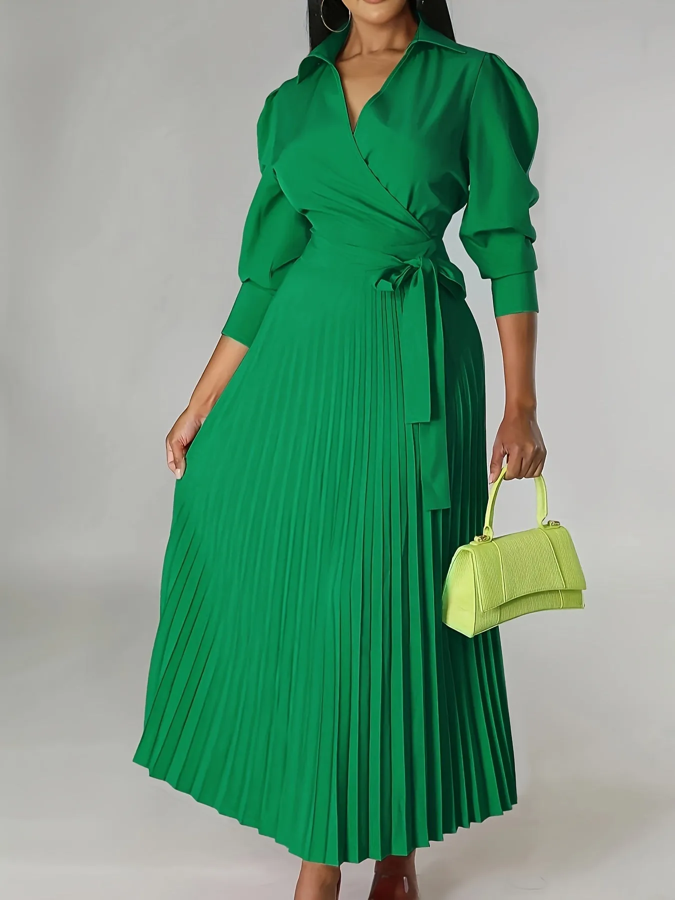 Margeaux - Elegant pleated dress with a V-neck and bow