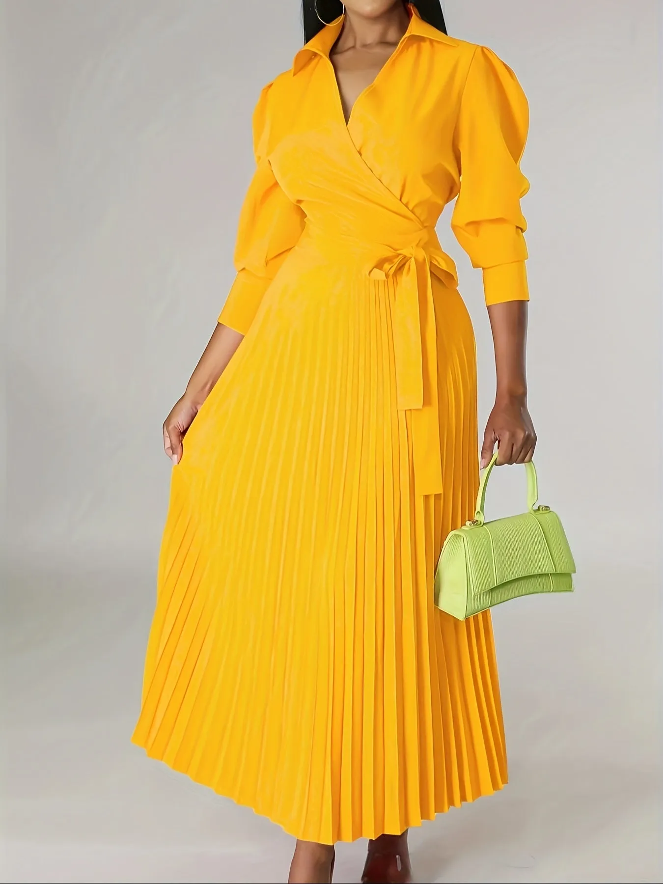 Margeaux - Elegant pleated dress with a V-neck and bow