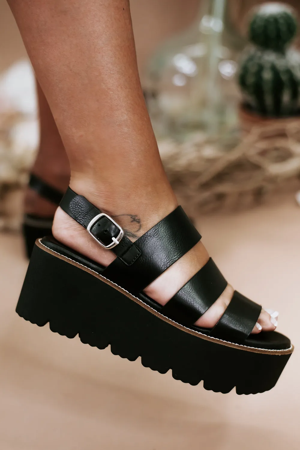 Pendulum Smooth Sandal, Black
