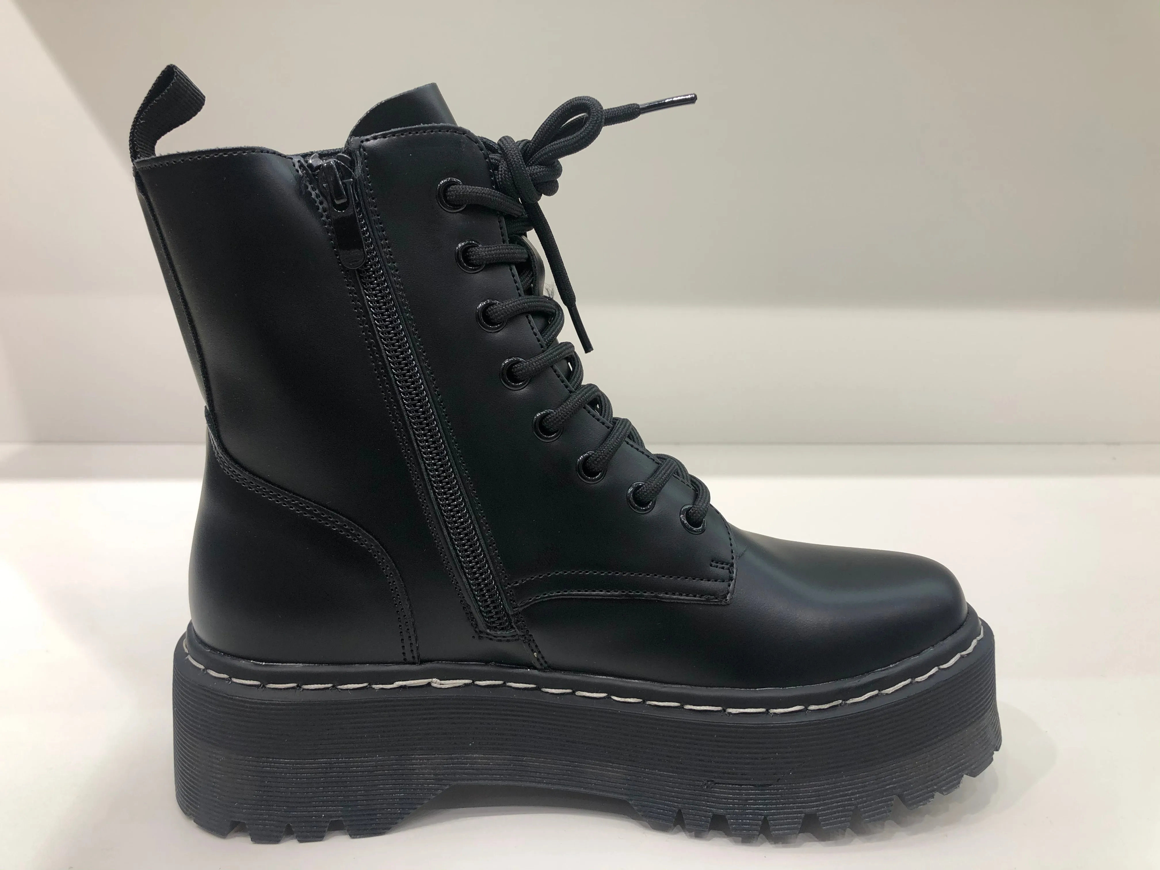 POSH BLACK